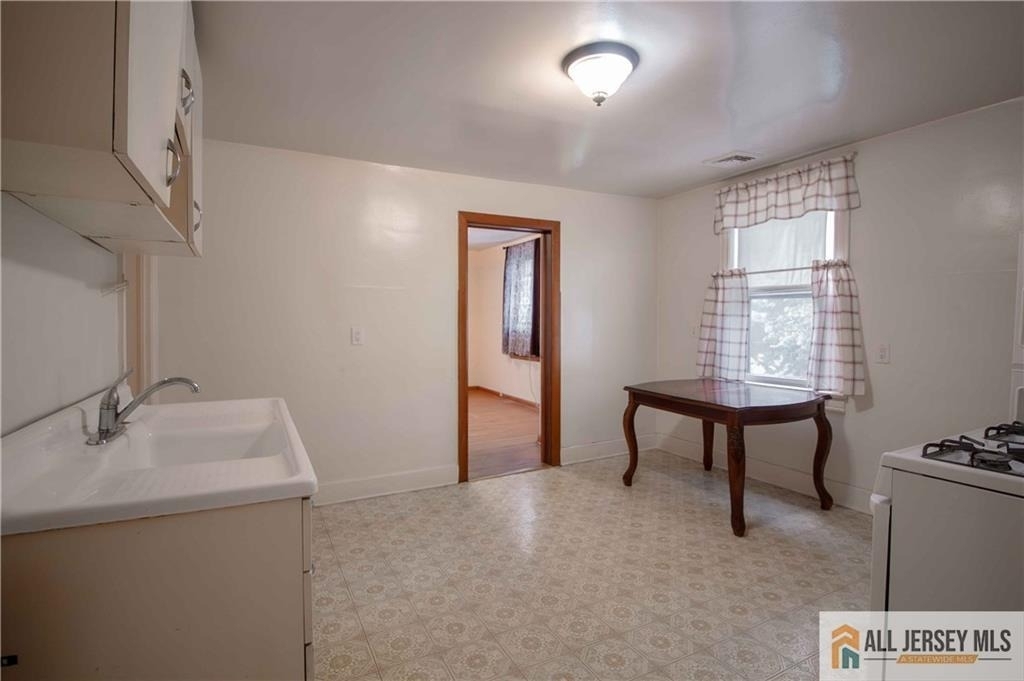 8 Whitehead Avenue - Photo 3