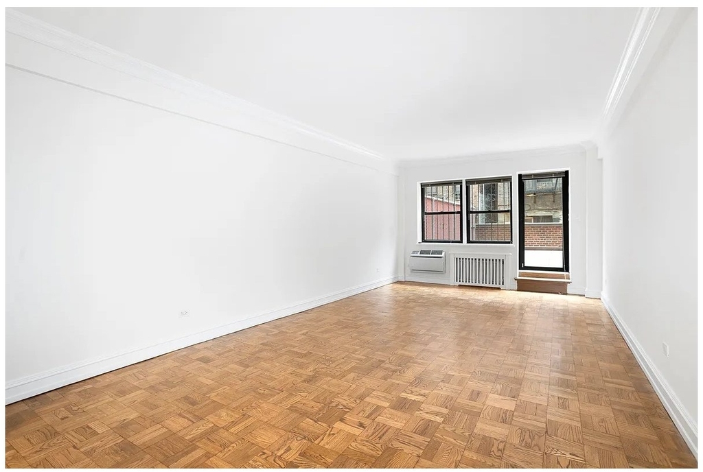 225 E 70th Street - Photo 3