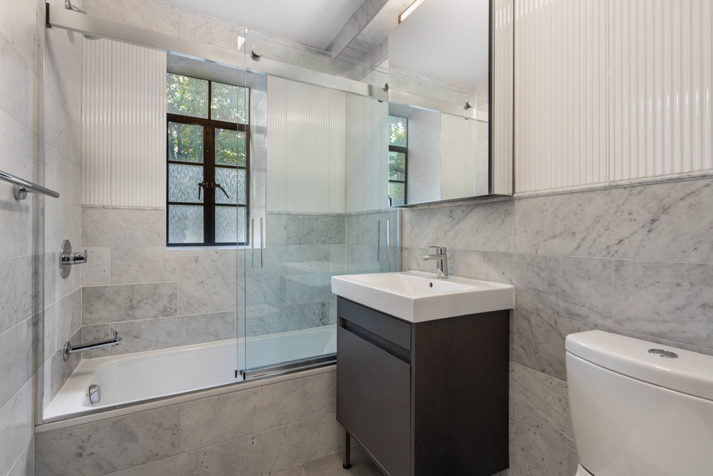 25 Monroe Place - Photo 3