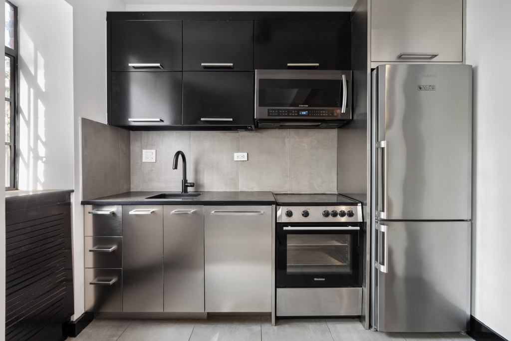 25 Monroe Place - Photo 2