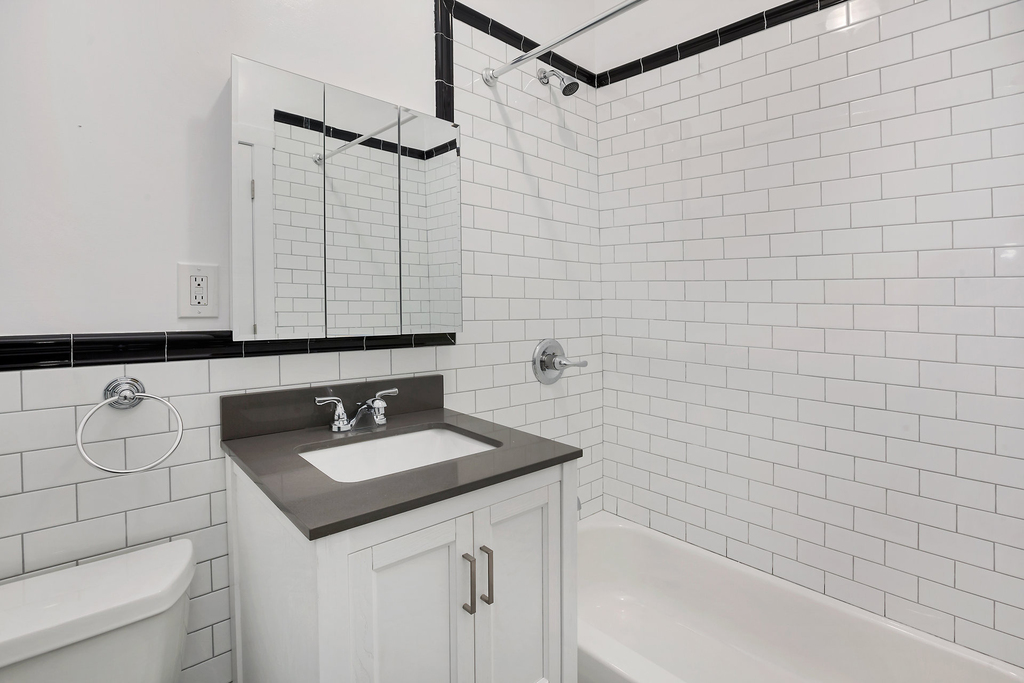 131 Bainbridge Street - Photo 3
