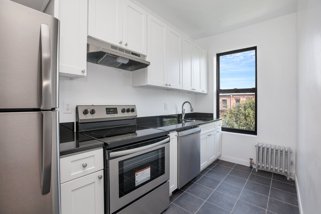 131 Bainbridge Street - Photo 2