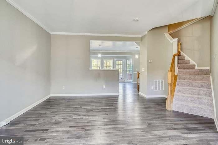1249 Corbett Place - Photo 2