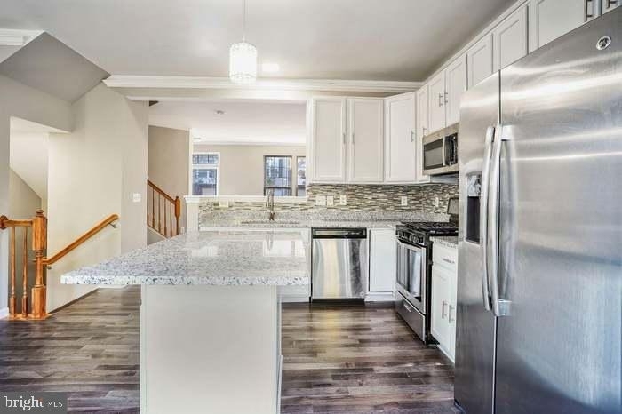 1249 Corbett Place - Photo 8