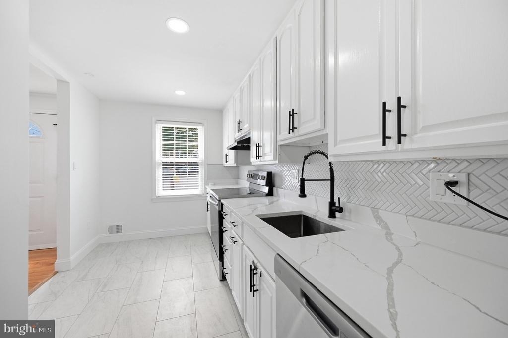 1214 Fox Run Place - Photo 11