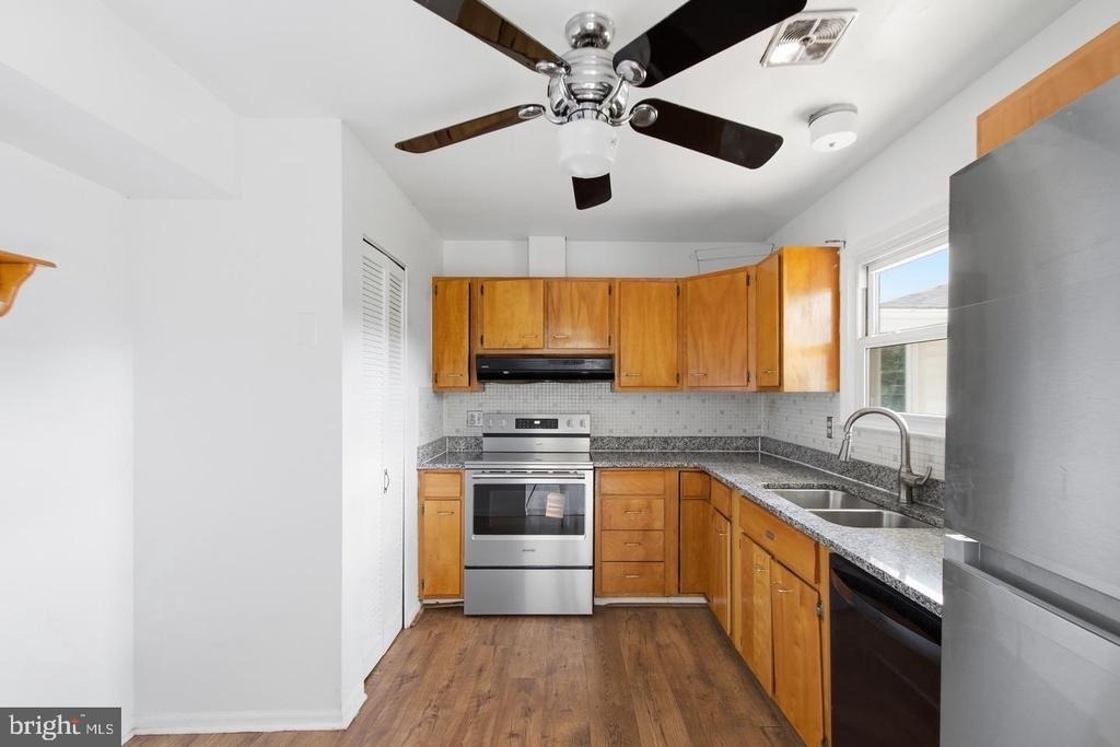 1100 N Sterling Boulevard - Photo 8