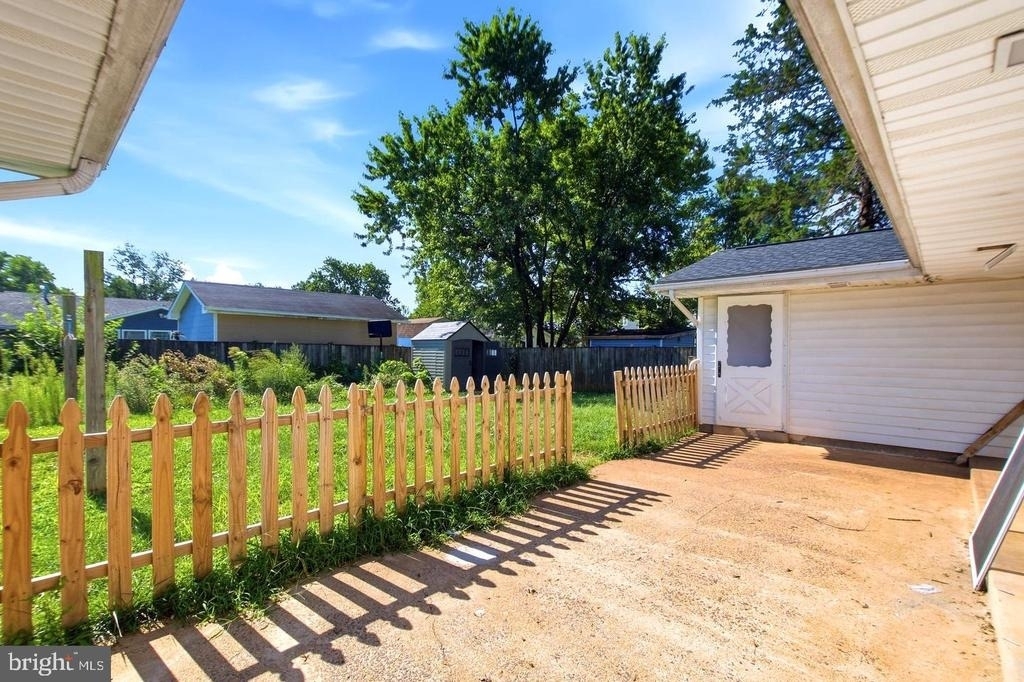 1100 N Sterling Boulevard - Photo 25