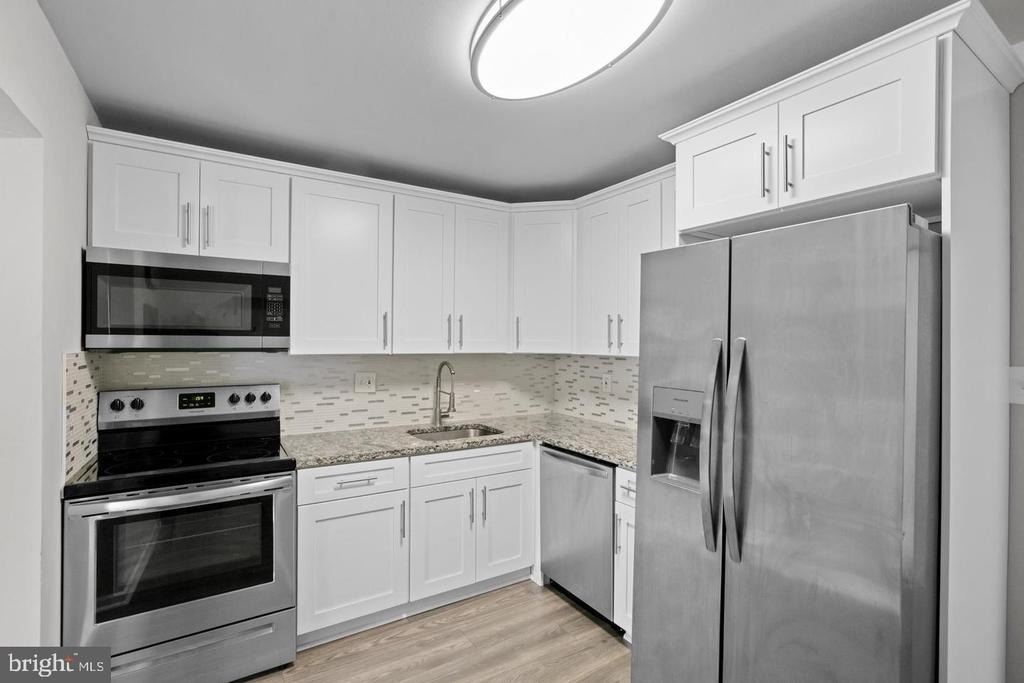 9728 Kingsbridge Drive - Photo 8