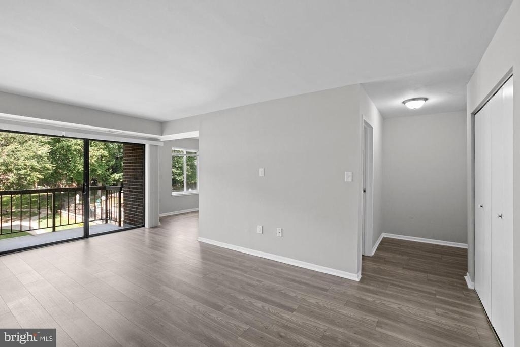 9728 Kingsbridge Drive - Photo 2