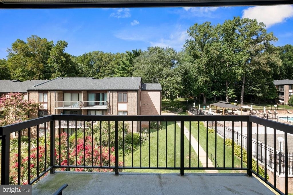 9728 Kingsbridge Drive - Photo 16