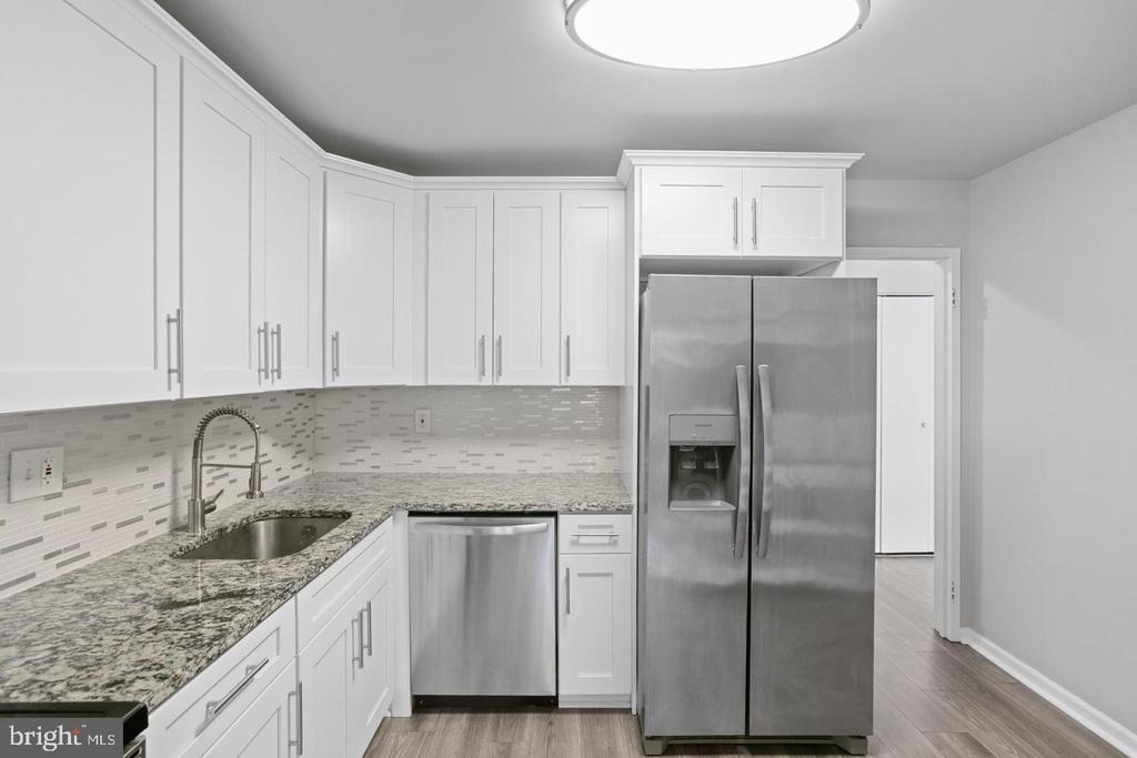 9728 Kingsbridge Drive - Photo 7