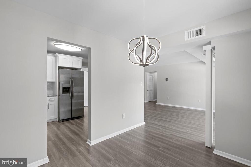 9728 Kingsbridge Drive - Photo 6