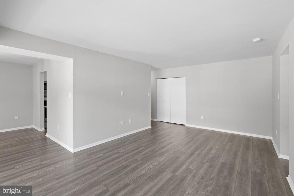 9728 Kingsbridge Drive - Photo 4