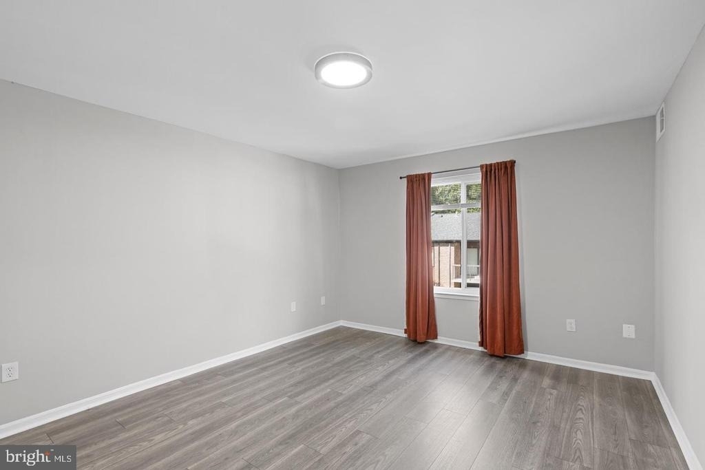 9728 Kingsbridge Drive - Photo 11