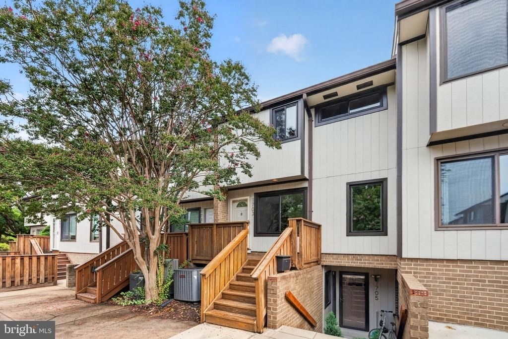 1703 Westwind Way - Photo 4