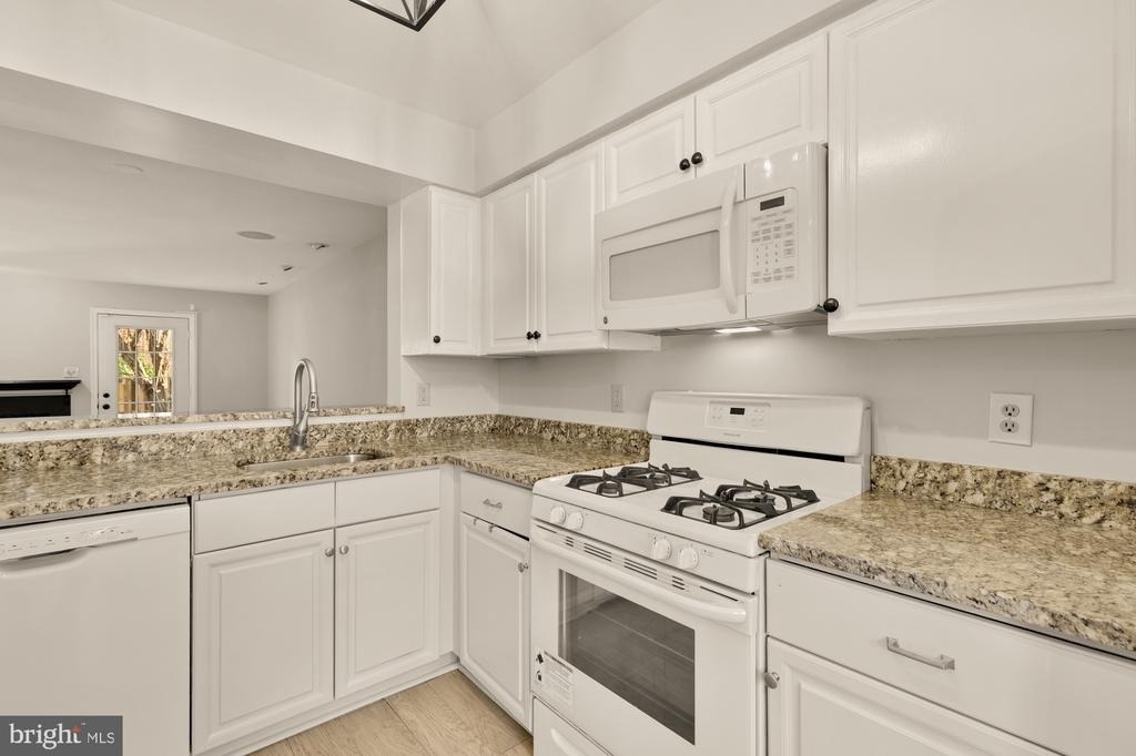 7553 Chrisland Cove - Photo 6