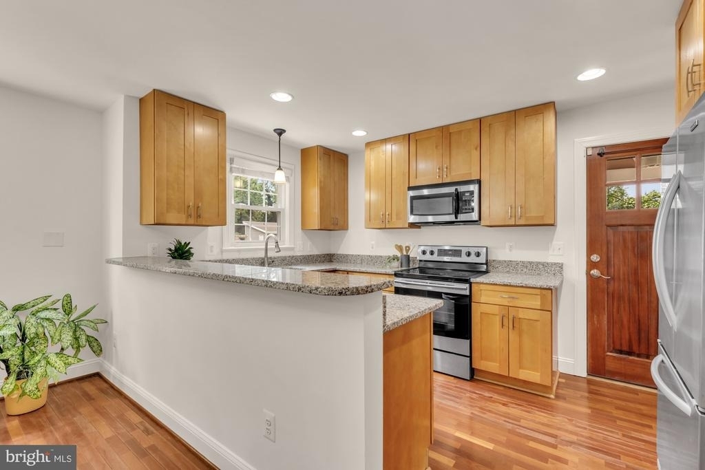 8604 Woodlawn Court - Photo 12