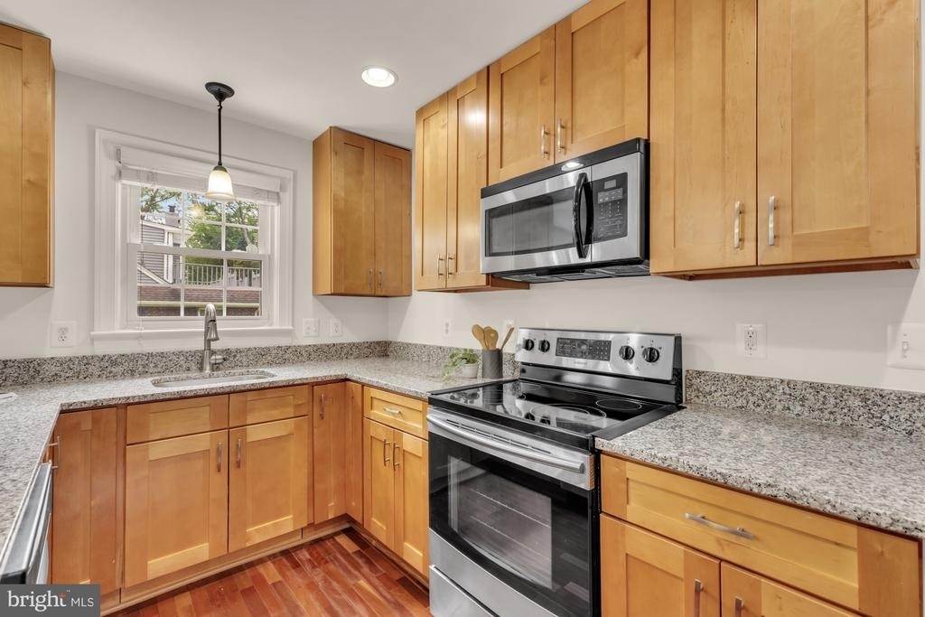 8604 Woodlawn Court - Photo 13