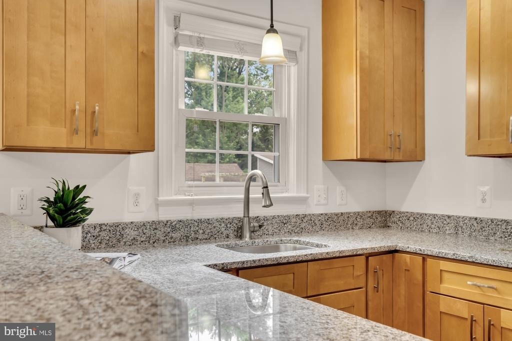8604 Woodlawn Court - Photo 16