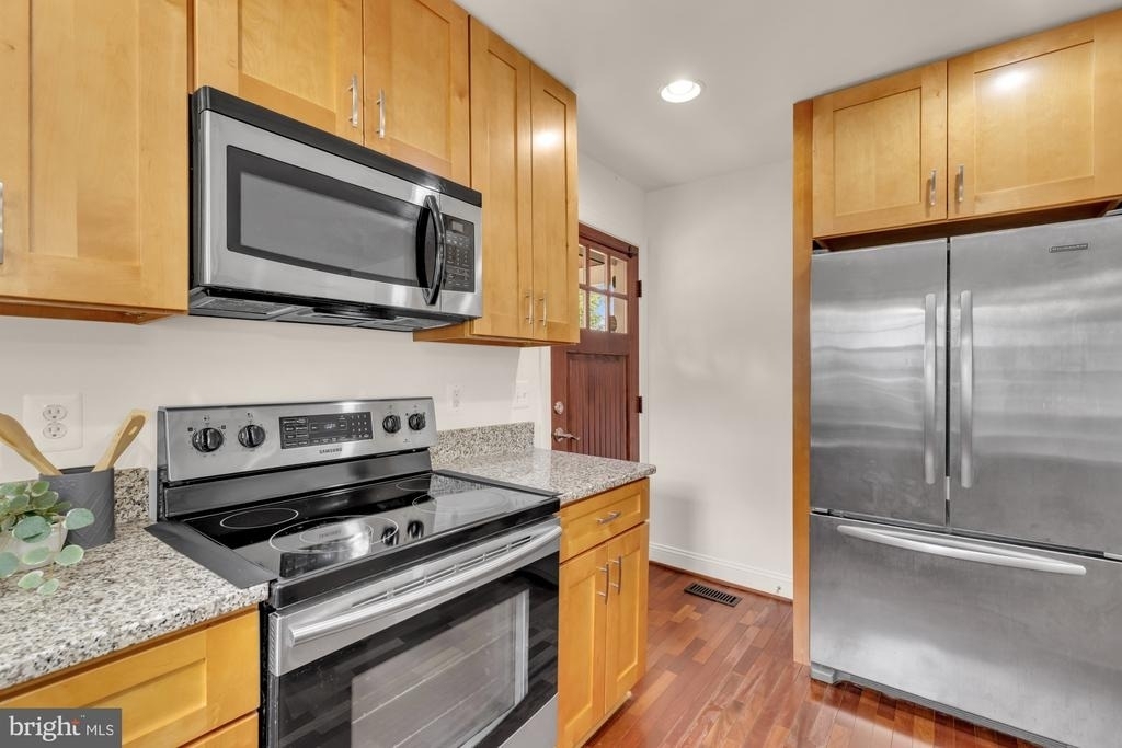 8604 Woodlawn Court - Photo 15