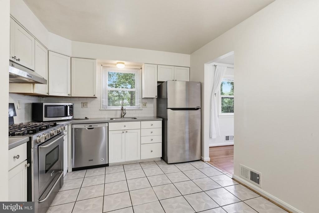 360 Park Street Ne - Photo 6