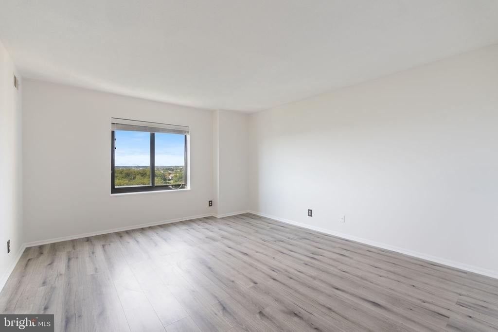 309 Yoakum Parkway - Photo 19