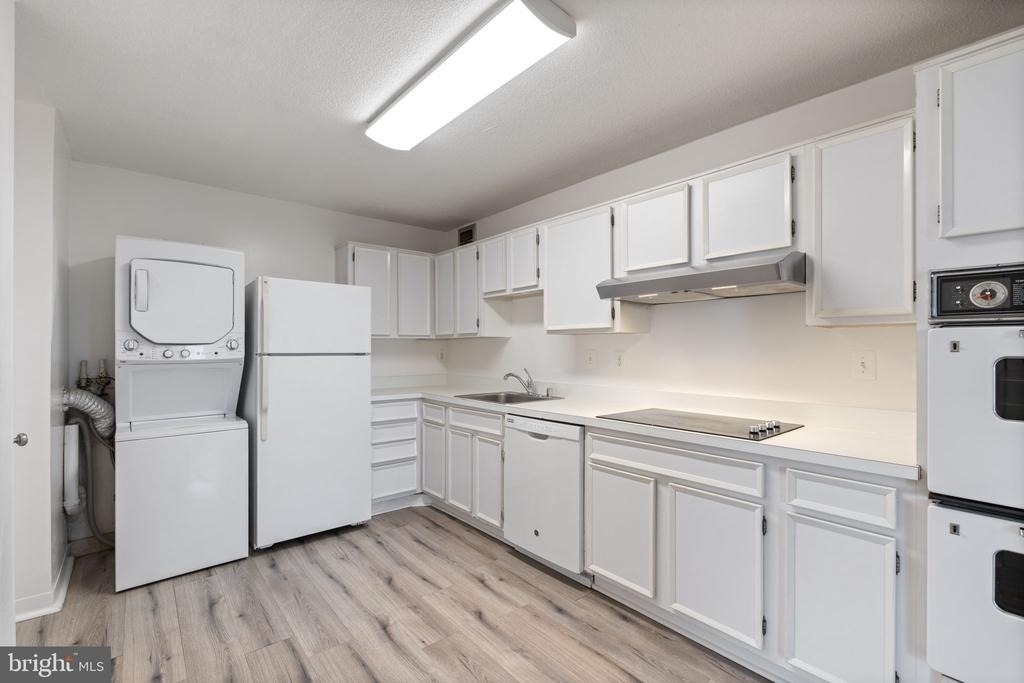 309 Yoakum Parkway - Photo 12