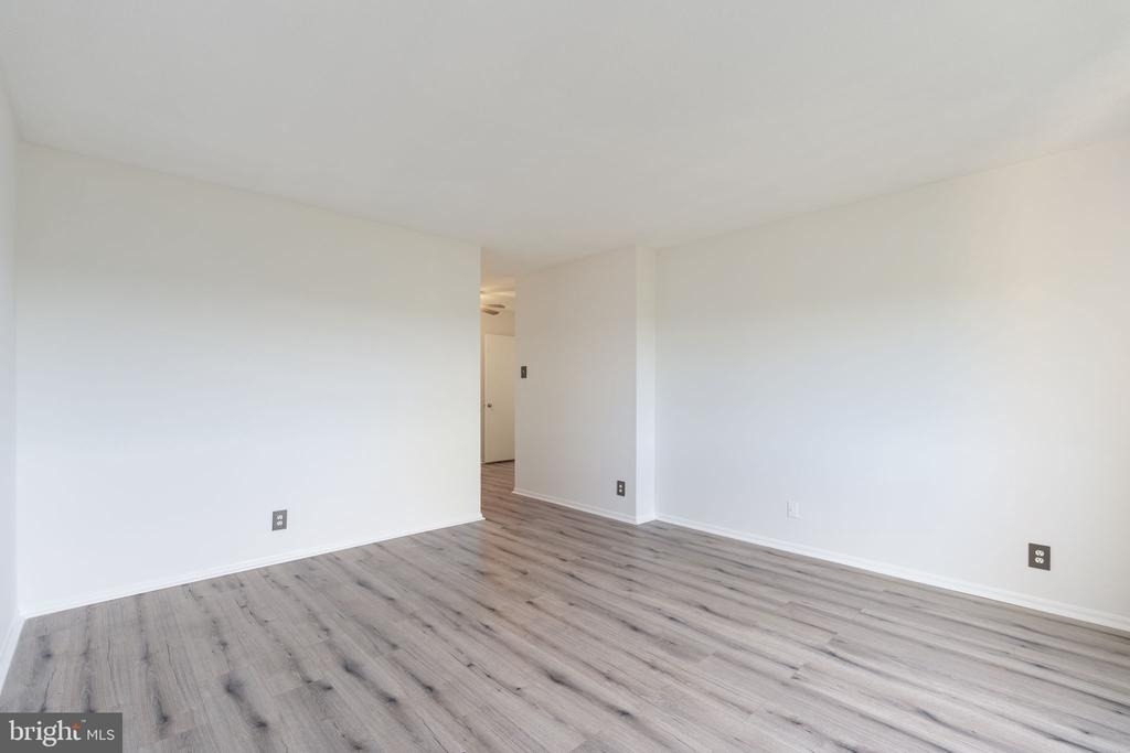 309 Yoakum Parkway - Photo 20