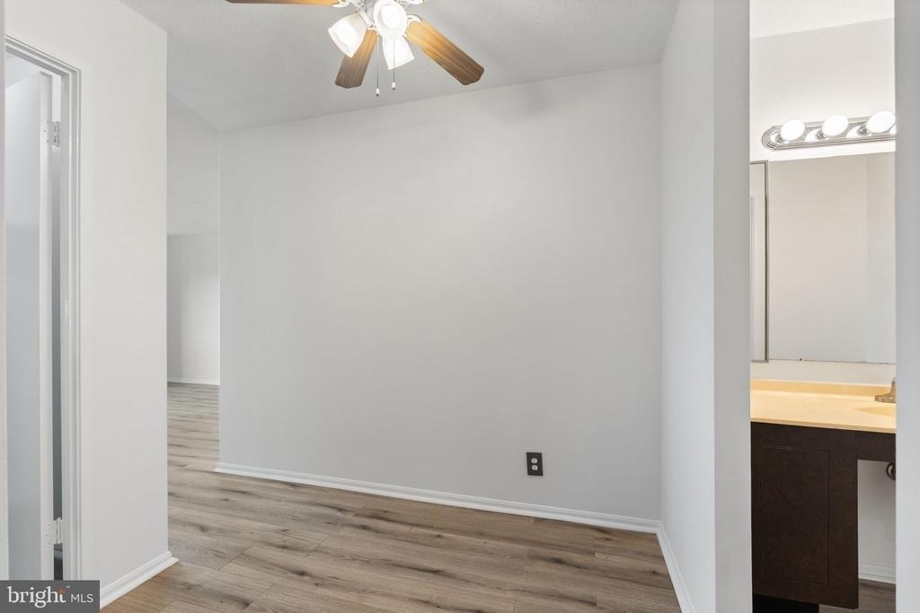 309 Yoakum Parkway - Photo 15