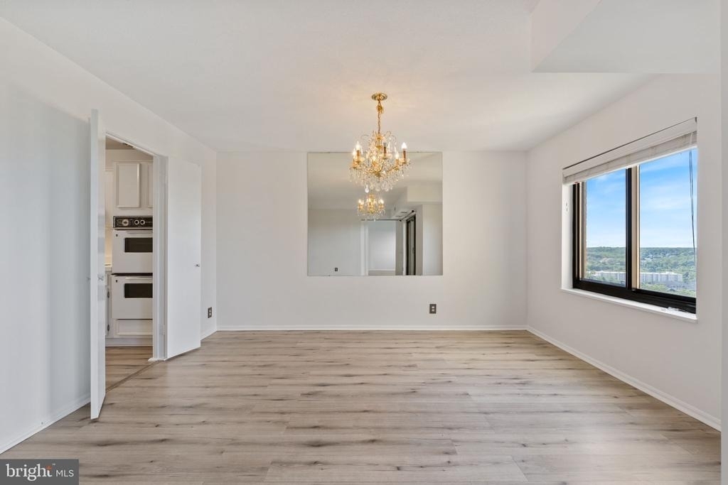 309 Yoakum Parkway - Photo 9