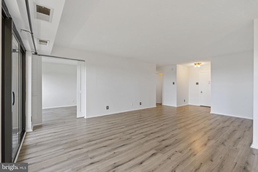 309 Yoakum Parkway - Photo 8