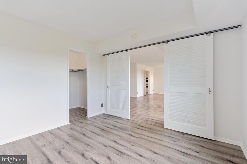 309 Yoakum Parkway - Photo 26