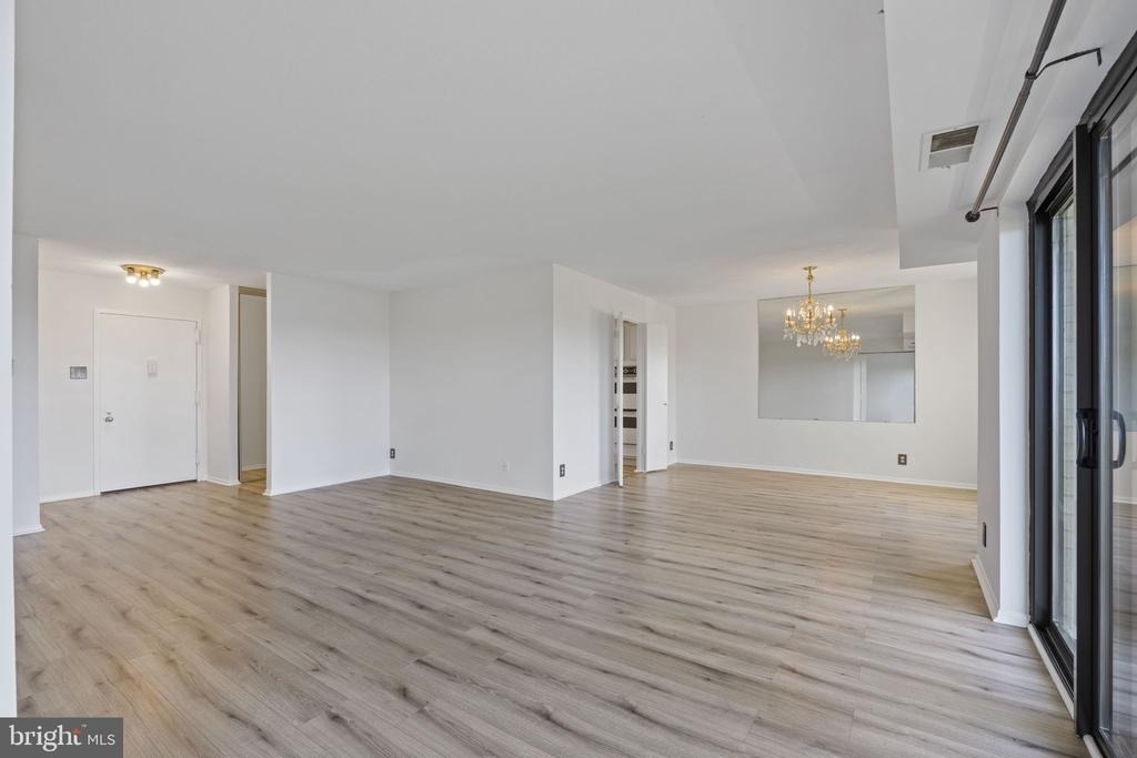 309 Yoakum Parkway - Photo 7
