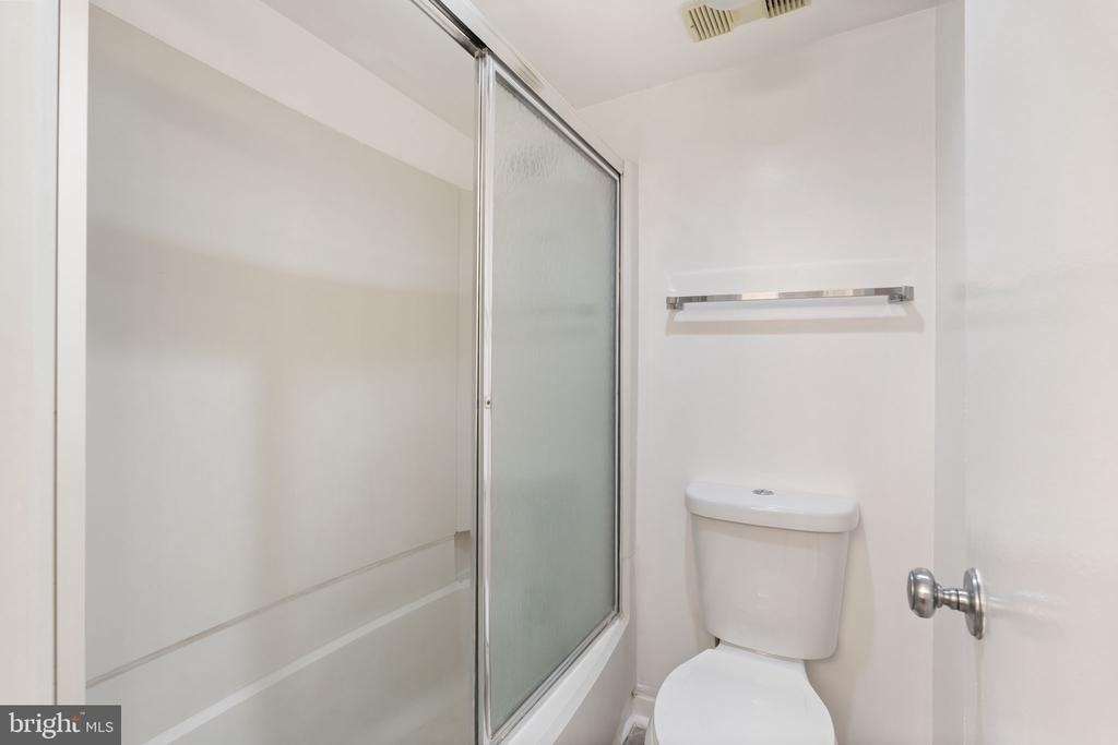 309 Yoakum Parkway - Photo 17