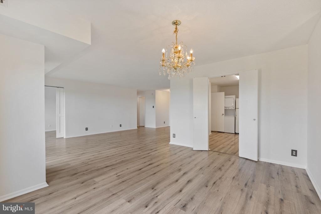 309 Yoakum Parkway - Photo 10