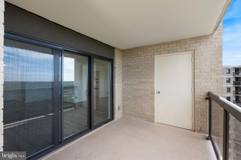 309 Yoakum Parkway - Photo 28