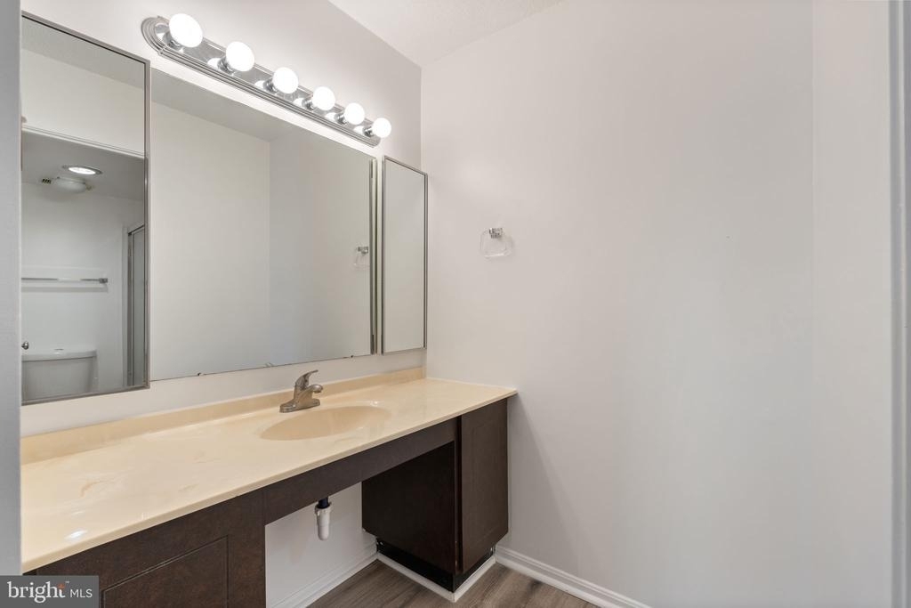 309 Yoakum Parkway - Photo 16