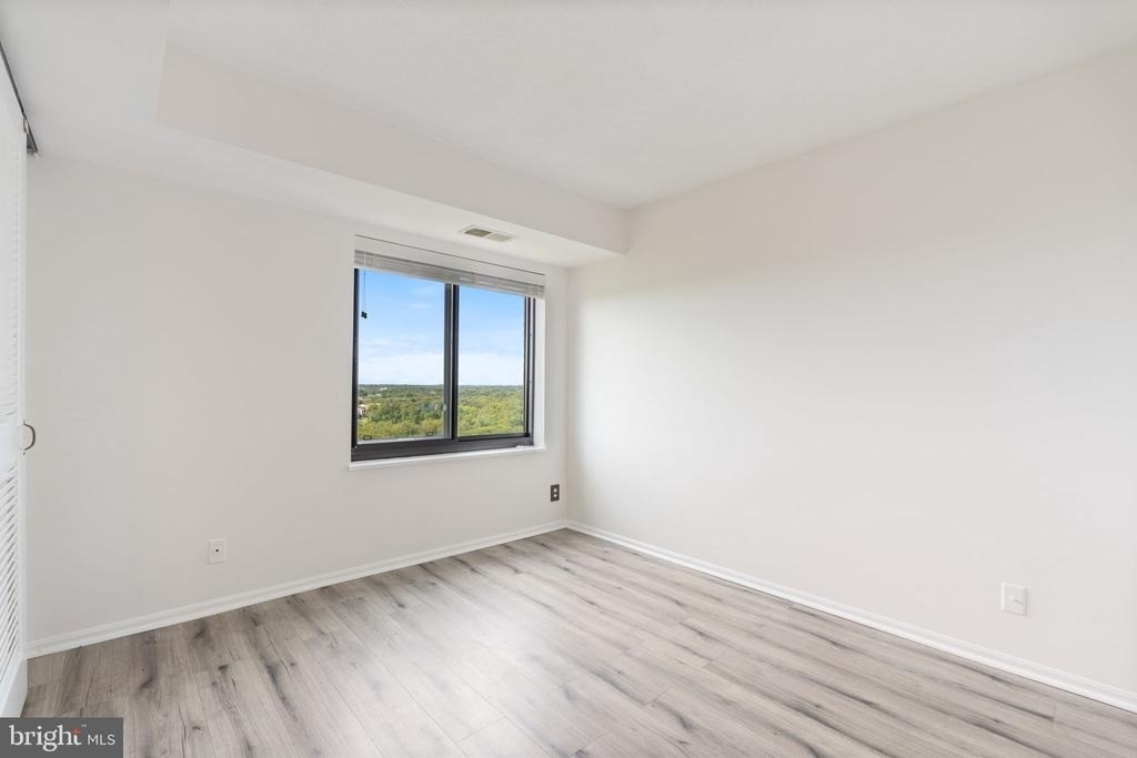 309 Yoakum Parkway - Photo 25