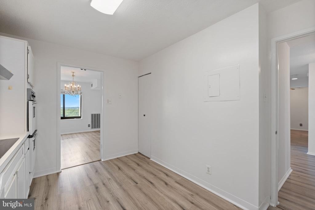 309 Yoakum Parkway - Photo 14