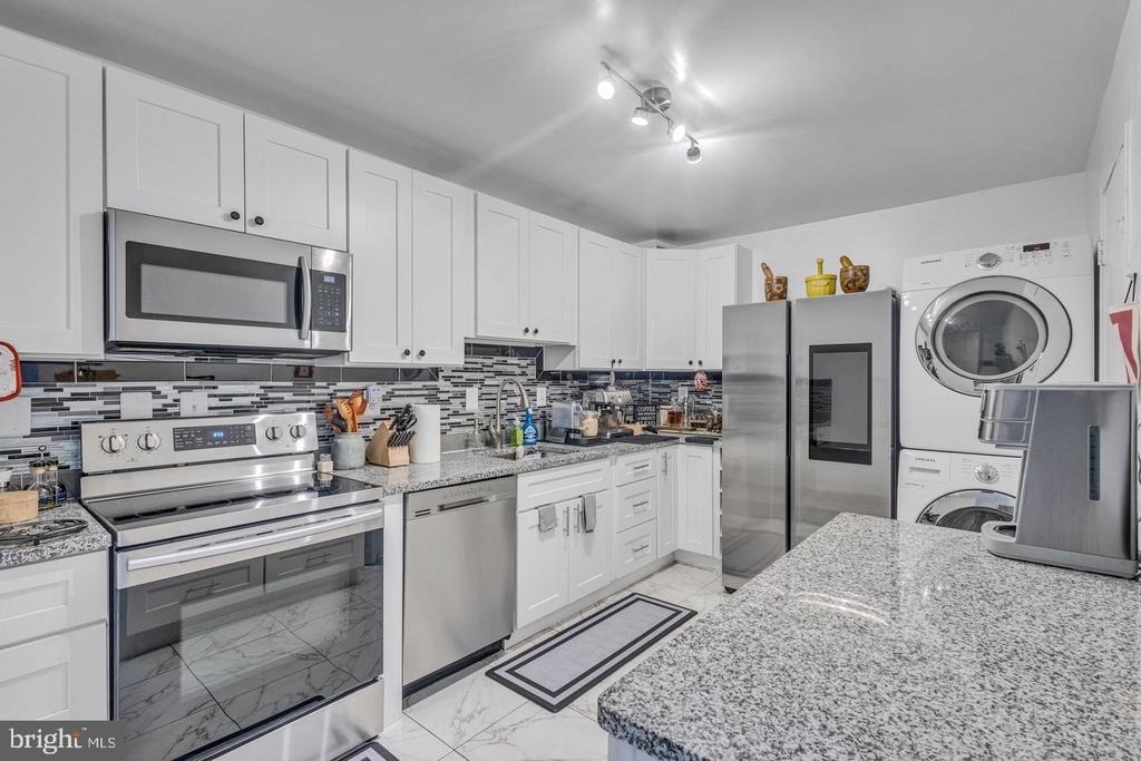 205 Yoakum Parkway - Photo 12