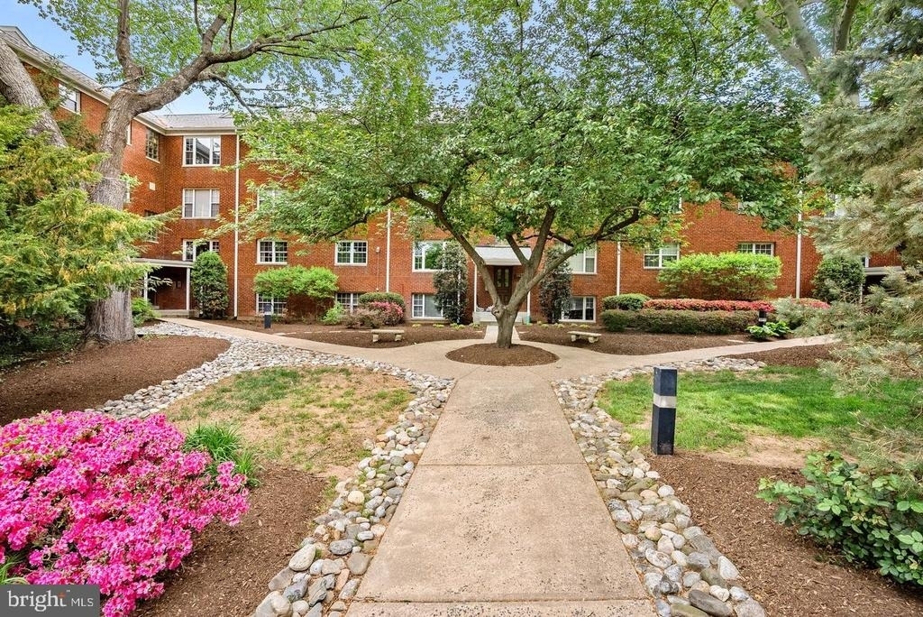 1423 N Nash Street - Photo 1