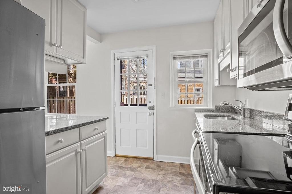 3305 S Wakefield Street - Photo 8