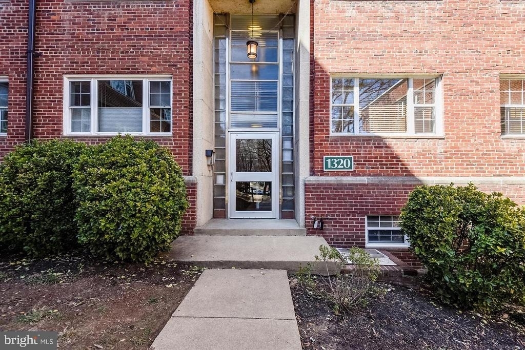 1320 Fort Myer Drive - Photo 28