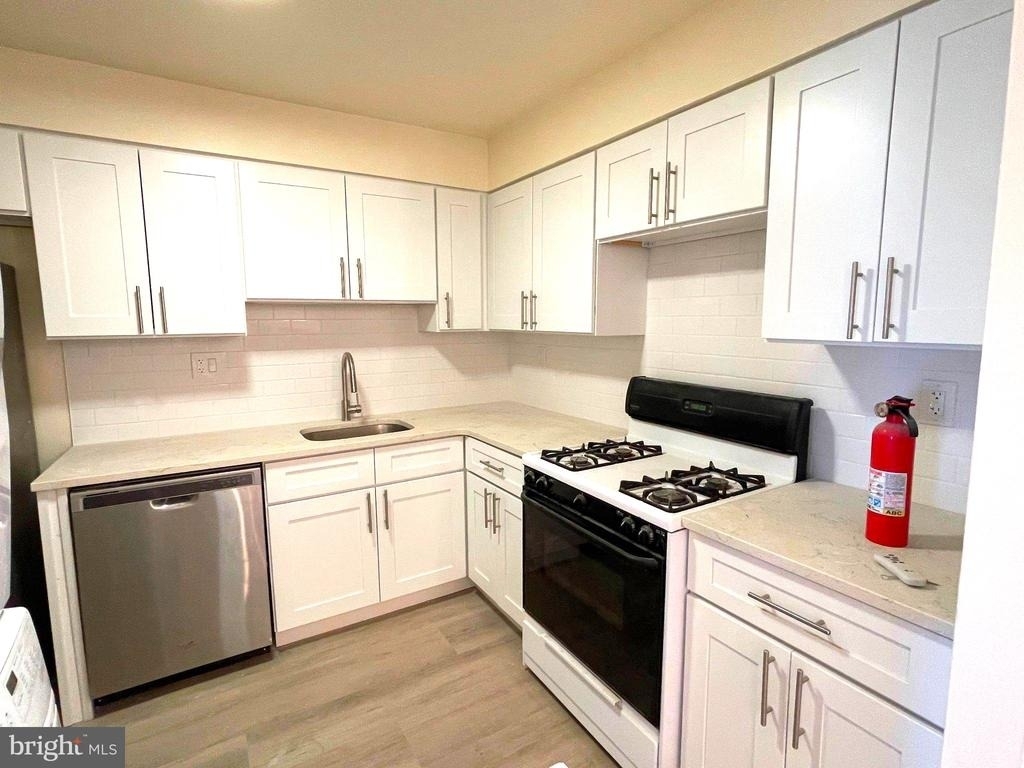 2710 Dothan Plaza - Photo 2
