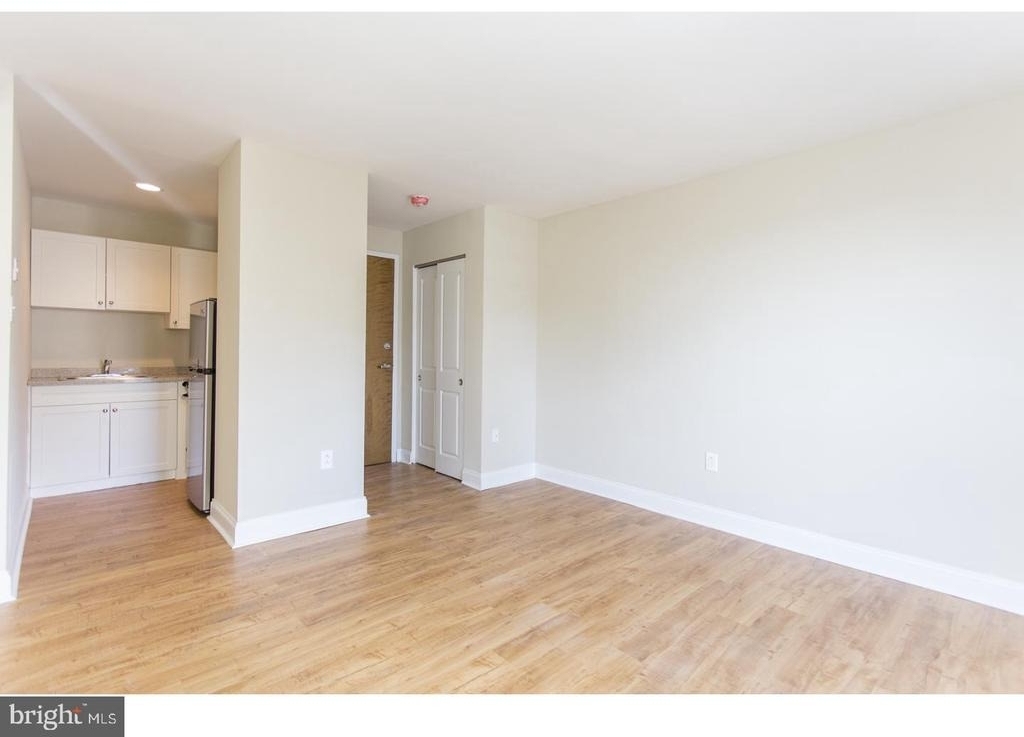 1114 Pine Street - Photo 1