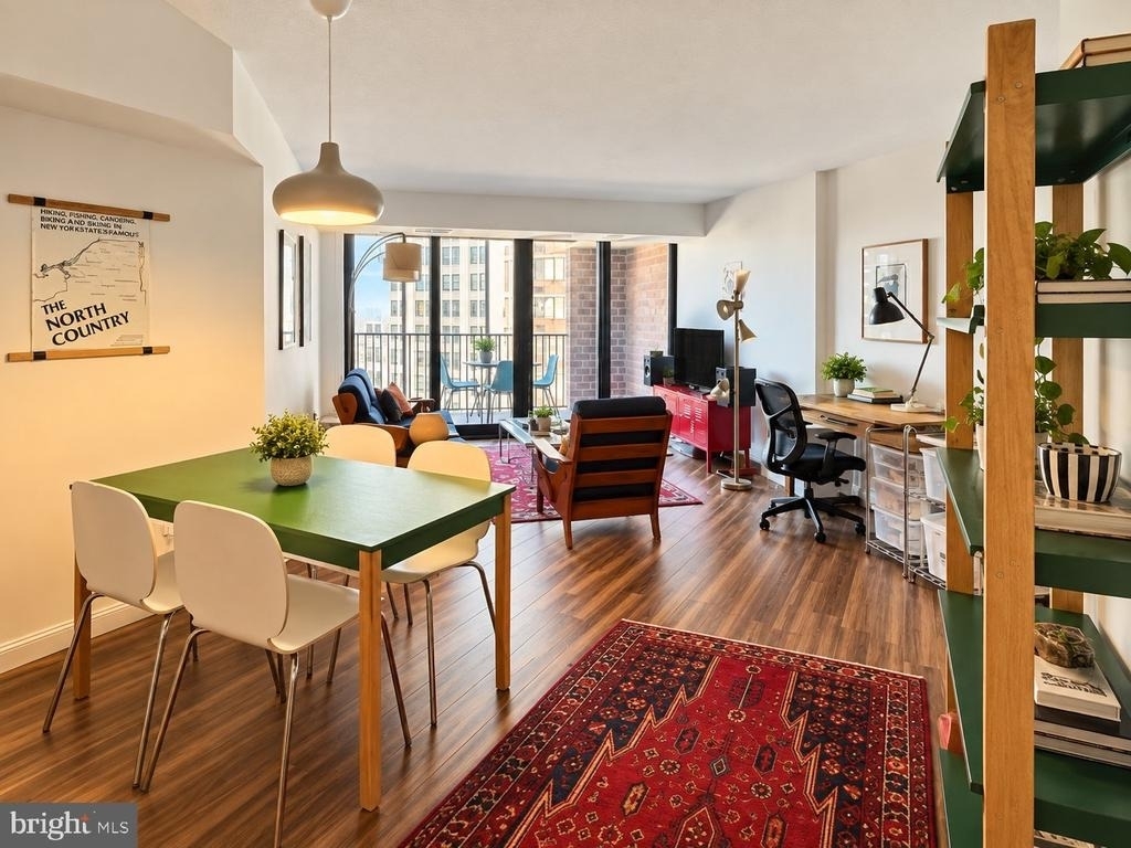 1420 Locust Street - Photo 1
