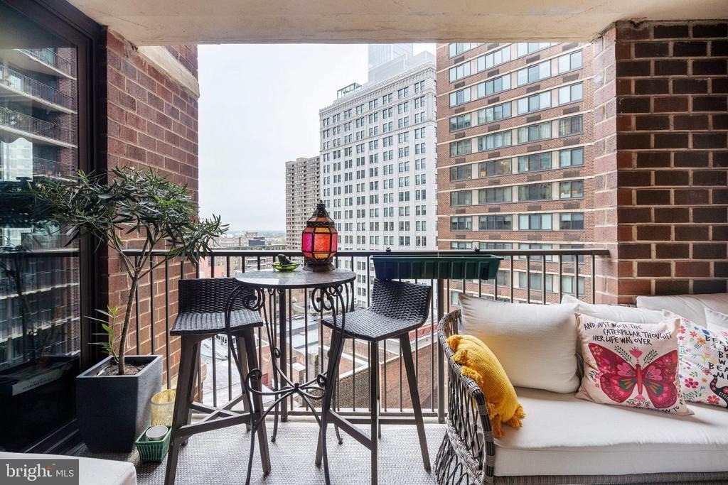 1420 Locust Street - Photo 3