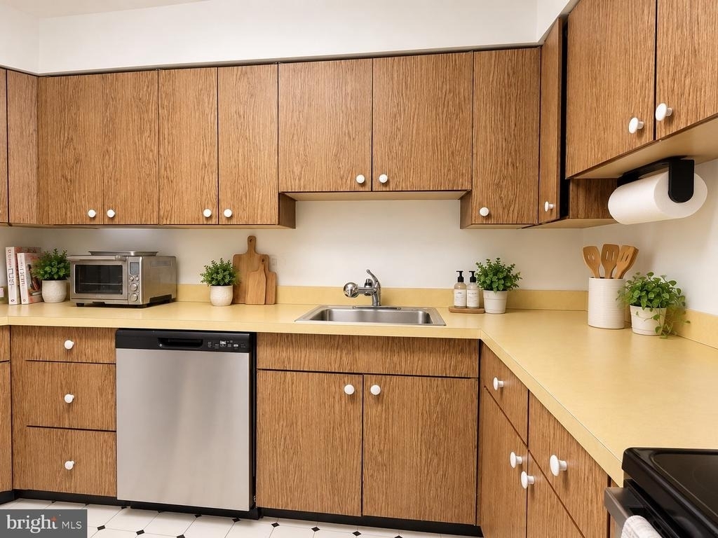 1420 Locust Street - Photo 7