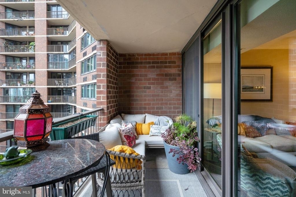 1420 Locust Street - Photo 4