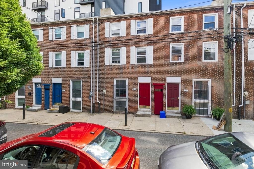 316 W Wildey Street - Photo 0